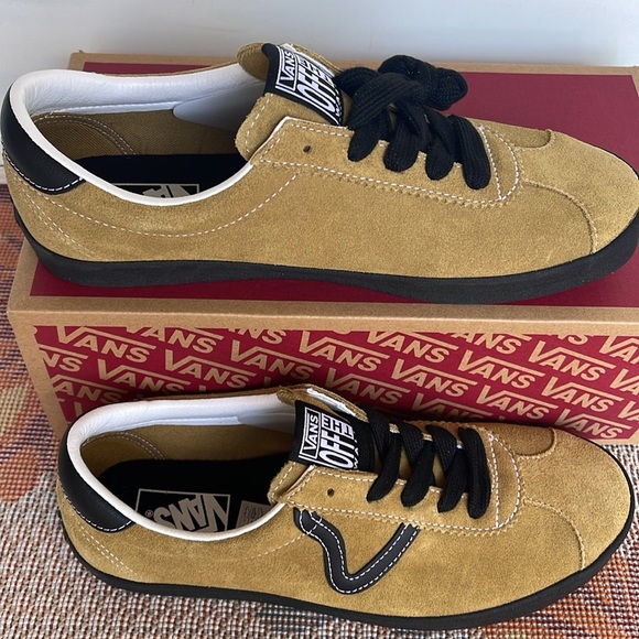 Vans Men’s Sport Low Suede Antelope
VN000CQR5QJ
Sneakers - Picture 15 of 16
